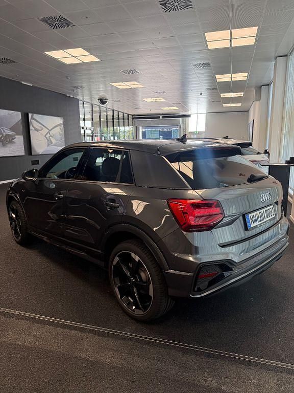 Gebraucht Audi Q2 S-Line 150 PS (110 kW) 2024 Grau SUV