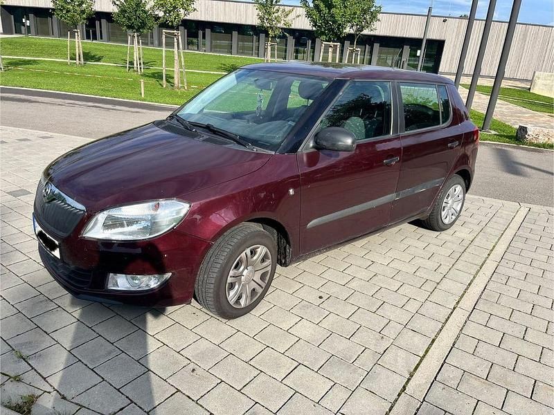 Rot Gebraucht 2013 Skoda Fabia Active Kleinwagen | 3.490 € (Superpreis) - Bild 1/4