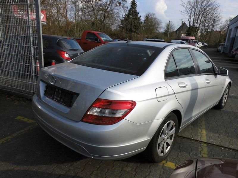 Gebraucht Mercedes C180 156 PS (114 kW) 2010 Silber Limousine