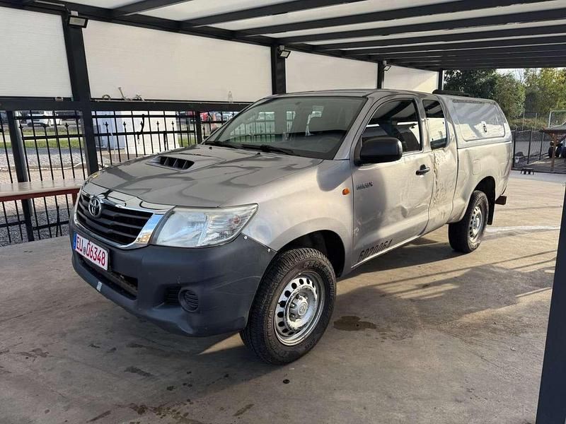 Silber Gebraucht 2015 Toyota HiLux Abholung | 13.999 € - Bild 1/4