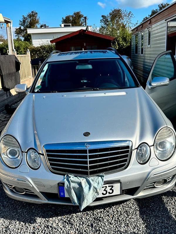 Silber Gebraucht 2007 Mercedes 220 Avantgarde Kombi | 4.950 € - Bild 1/4