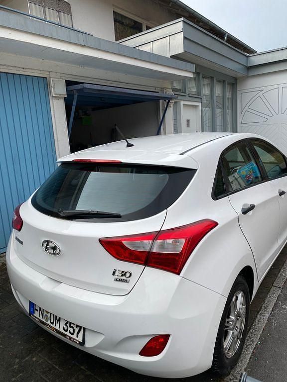 Gebraucht Hyundai i30 Style 110 PS (80 kW) 2014 Weiß Limousine