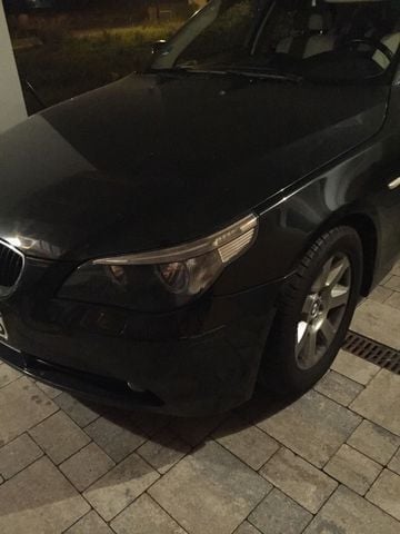 Gebraucht BMW 523 177 PS (130 kW) 2005 Schwarz metallic Limousine