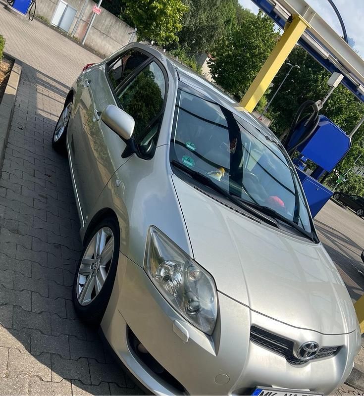 Silber Gebraucht 2009 Toyota Auris Limousine | 2.700 € (Guter Preis) - Bild 1/4