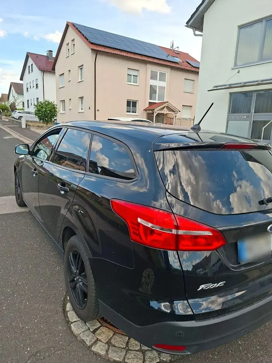 Gebraucht Ford Focus Cool & Connect 120 PS (88 kW) 2018 Schwarz Kombi