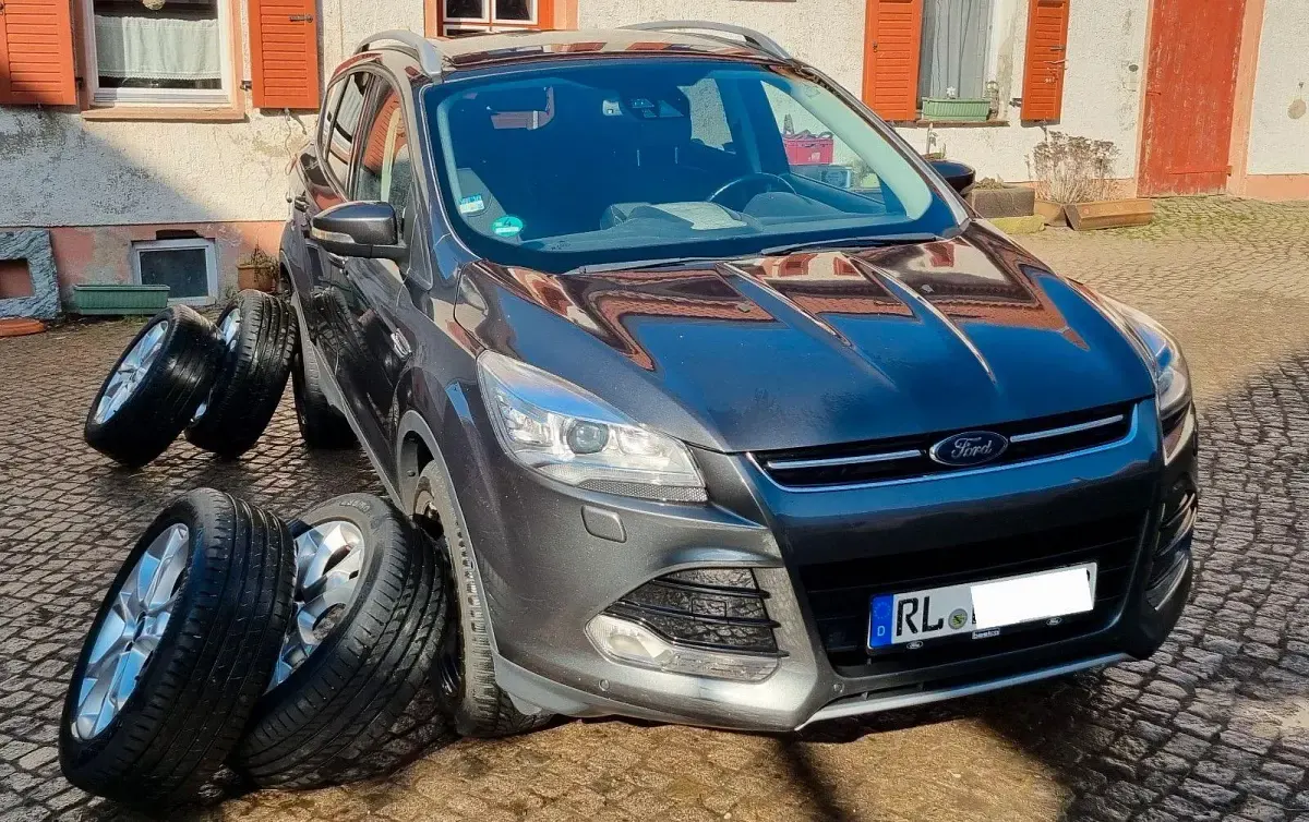 Gebraucht Ford Kuga Titanium 150 PS (110 kW) 2016 Silber SUV
