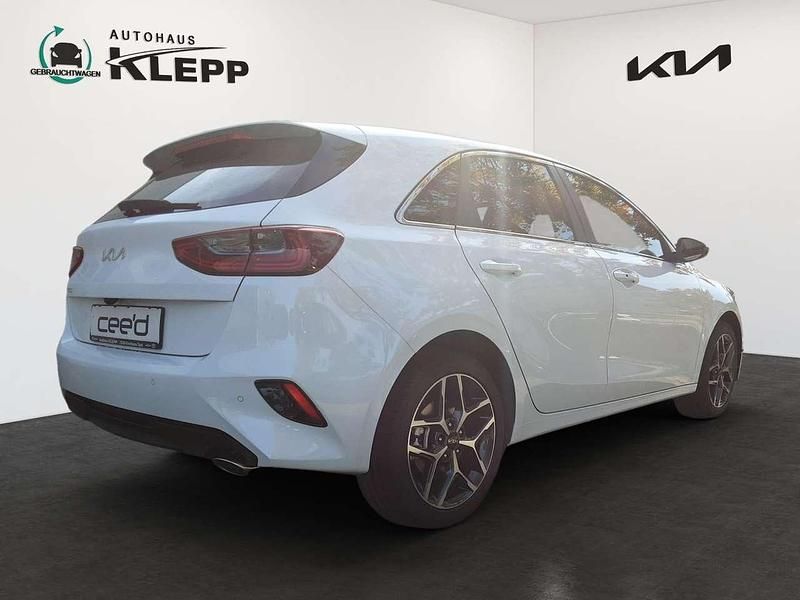 Neu Kia Ceed Spirit 140 PS (102 kW) 2025 (wd) casa white s Kleinwagen