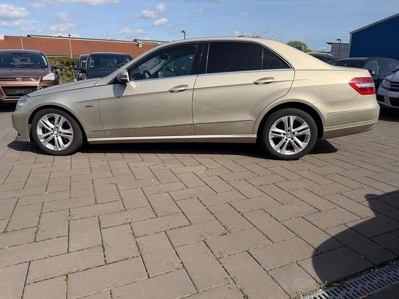 Gebraucht Mercedes E350 292 PS (214 kW) 2009 Gold Limousine
