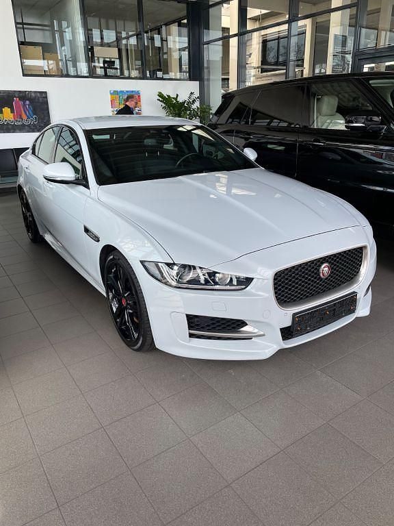 Gebraucht Jaguar XE 179 PS (131 kW) 2016 Weiß Limousine