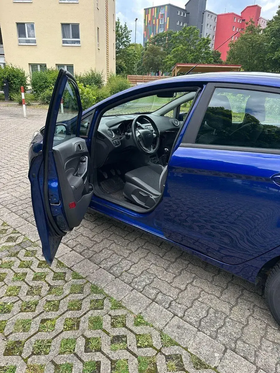 Gebraucht Ford Fiesta 101 PS (74 kW) 2017 Blau Kleinwagen
