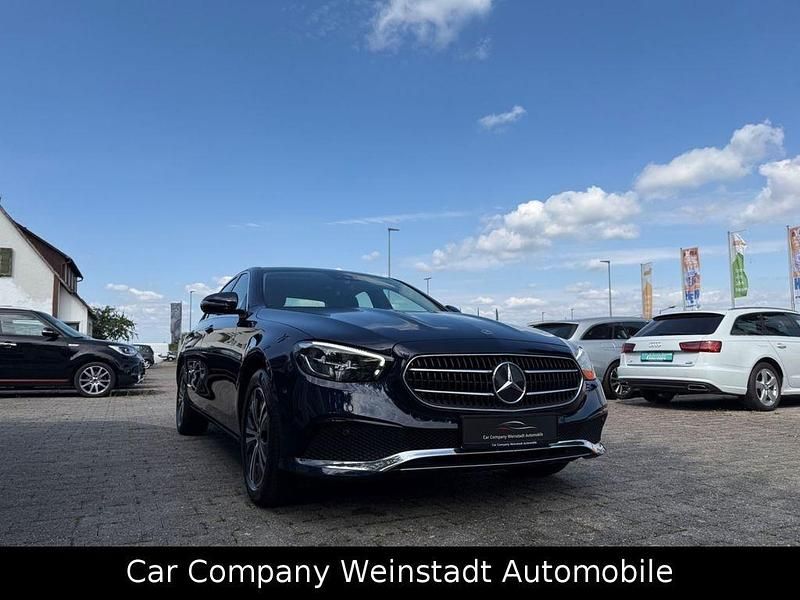 Blau Gebraucht 2021 Mercedes E220 Avantgarde Limousine | 35.990 € (Fairer Preis) - Bild 1/4