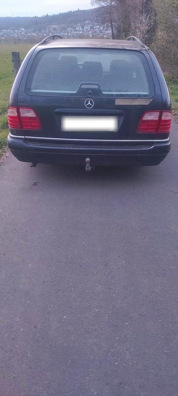 Gebraucht Mercedes E200 136 PS (100 kW) 1997 Violet Kombi