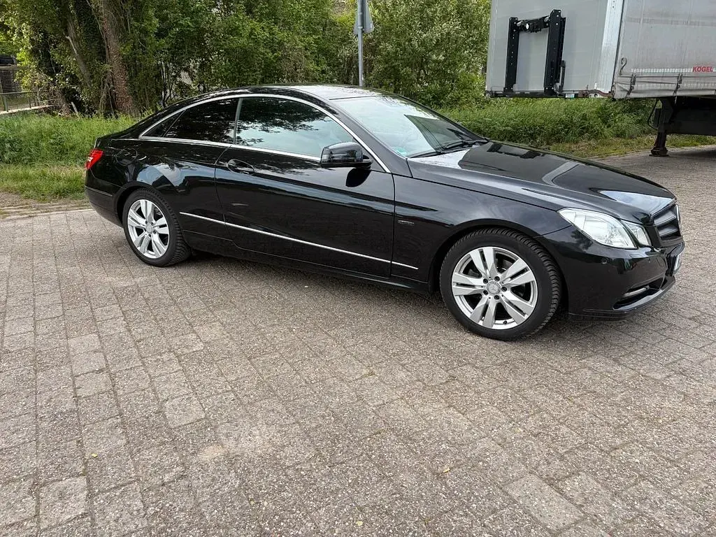 Używany Mercedes E250 Avantgarde 204 KM (150 kW) 2011 Czarny Coupe