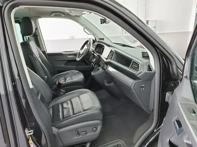 Gebraucht VW T6.1 Highline 199 PS (146 kW) 2020 Deep black perleffekt Van