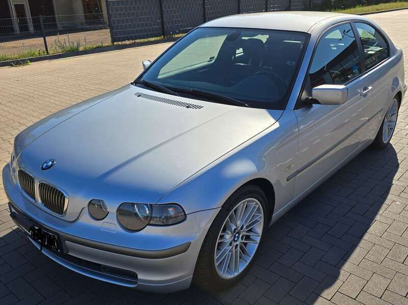 Silber Gebraucht 2002 BMW 325 Limousine | 12.900 € - Bild 1/4