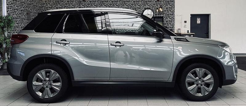 Gebraucht Suzuki Vitara 140 PS (102 kW) 2019 Grau SUV