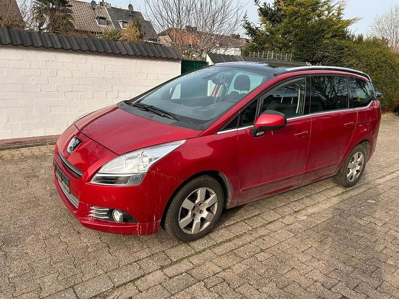 Gebraucht Peugeot 5008 156 PS (114 kW) 2011 Rot Van / Kleinbus