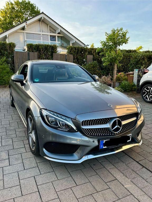 Grau Gebraucht 2017 Mercedes C250 AMG line Coupé | 22.999 € (Superpreis) - Bild 1/4