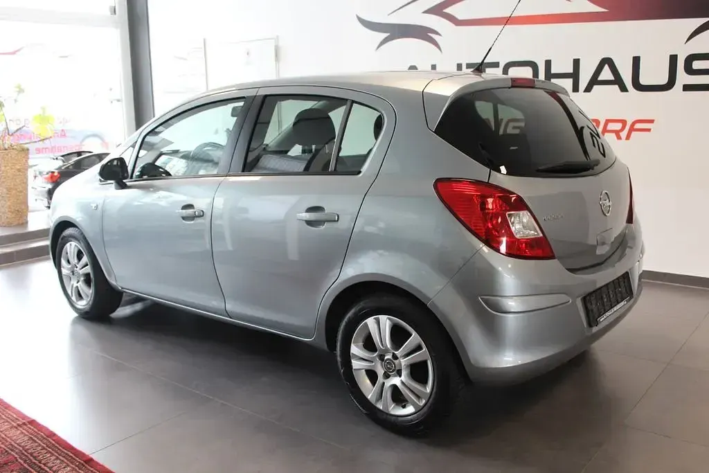 Gebraucht Opel Corsa Edition 87 PS (63 kW) 2012 Silber Kleinwagen