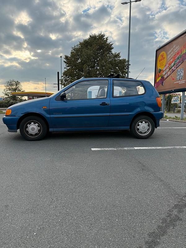 Gebraucht VW Polo 50 PS (36 kW) 1999 Blau Kleinwagen