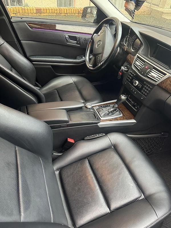 Second-hand Mercedes E250 204 CP (150 kW) 2010 Negru Break