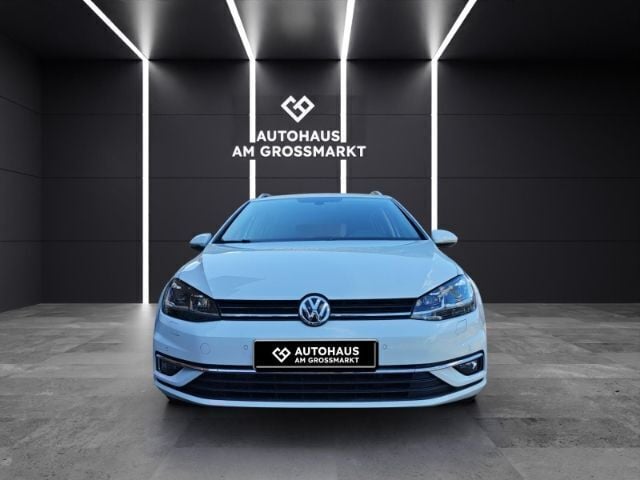 Weiss Gebraucht 2018 VW Golf VII Highline Kombi | 18.900 € (Fairer Preis) - Bild 1/4