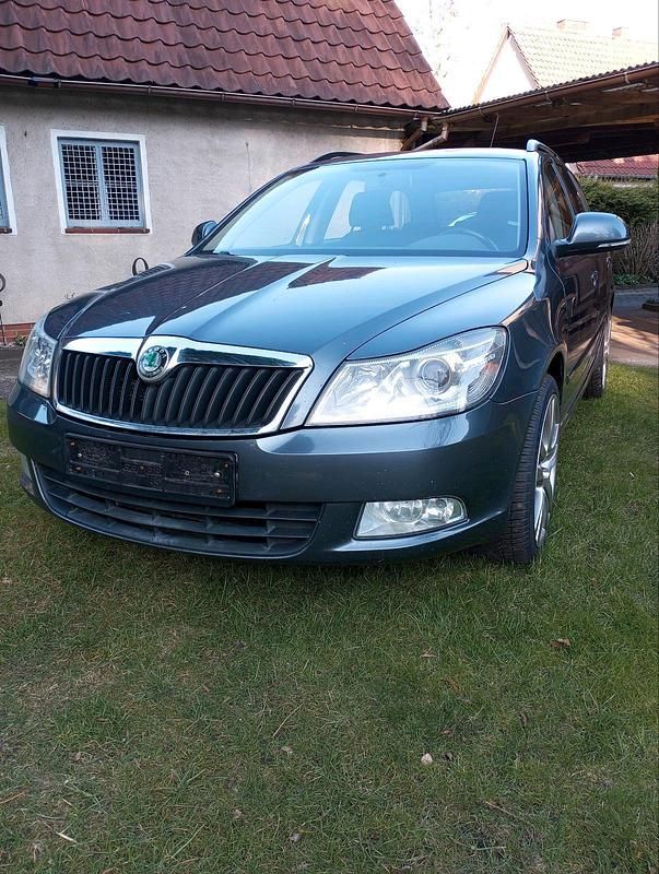 Gebraucht Skoda Octavia 140 PS (102 kW) 2010 Grau Kombi