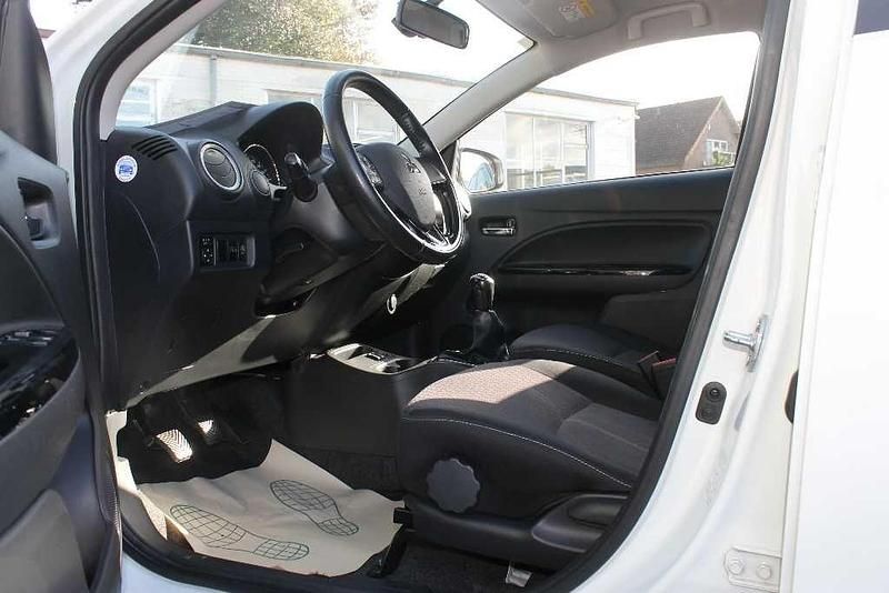 Gebraucht Mitsubishi Space Star Edition 80 PS (58 kW) 2018 Weiß Limousine