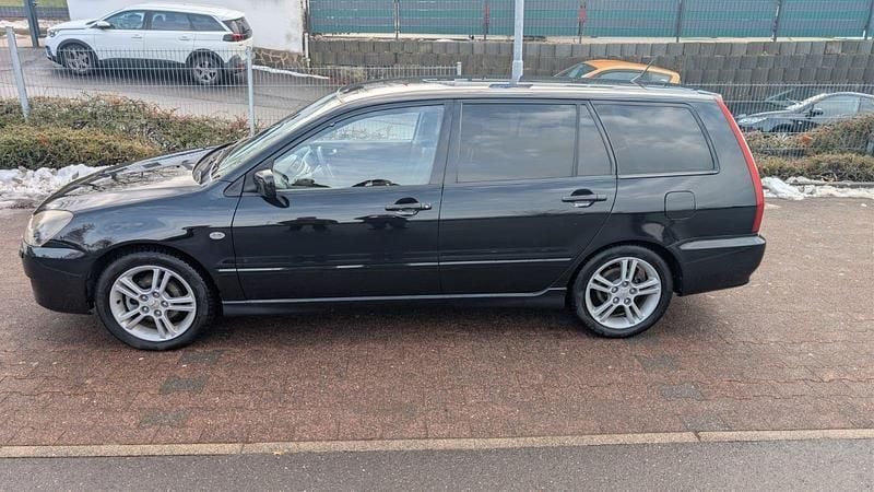 Schwarz Gebraucht 2004 Mitsubishi Lancer Kombi | 1.999 € (Guter Preis) - Bild 1/4