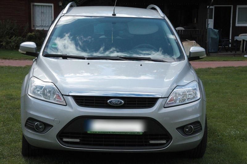 Grau Gebraucht 2009 Ford Focus Style Kombi | 3.000 € (Fairer Preis) - Bild 1/4
