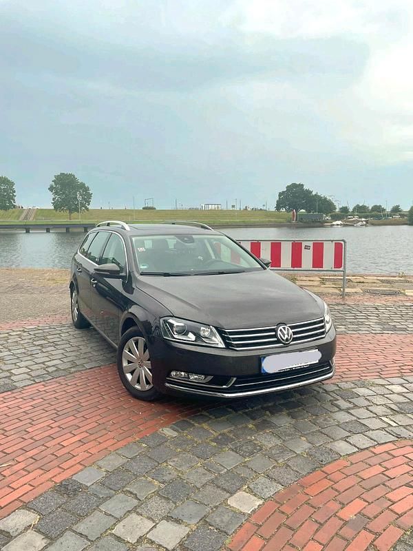 Braun Gebraucht 2014 VW Passat Exclusive Kombi | 10.499 € (Etwas zu teuer) - Bild 1/4