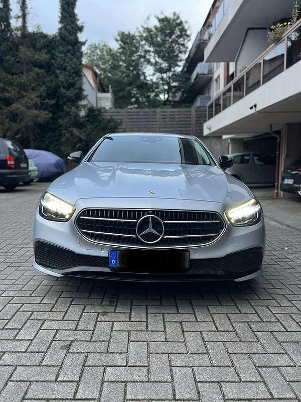 Gebraucht 2021 Mercedes E220 Avantgarde Limousine | 37.399 € (Guter Preis) - Bild 1/4