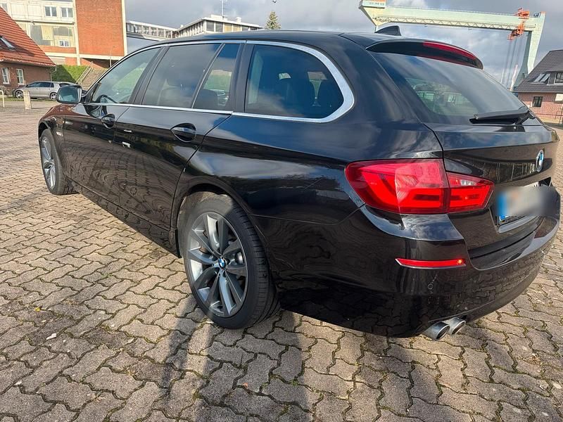 Gebraucht BMW 520 184 PS (135 kW) 2012 Schwarz Kombi
