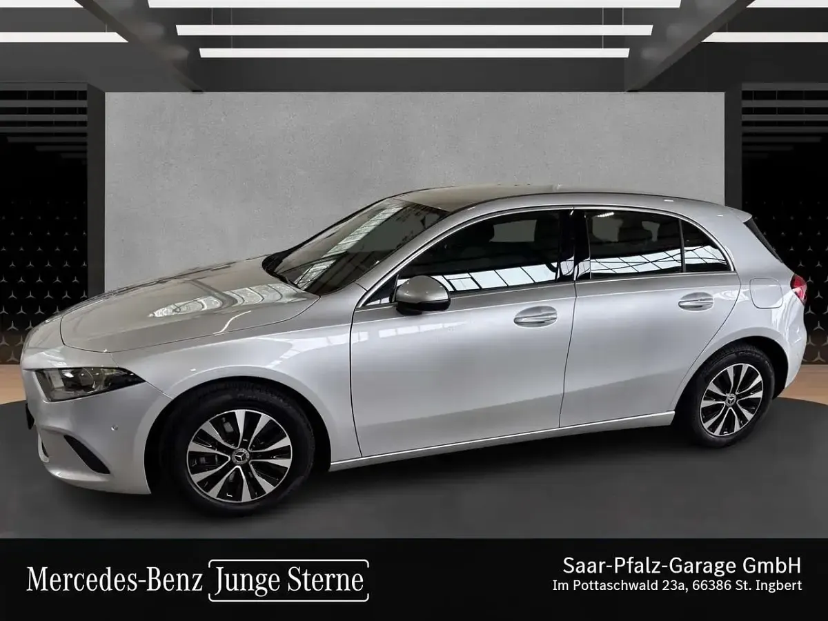 Gebraucht Mercedes A180 Progressive 116 PS (85 kW) 2022 Iridiumsilber Limousine
