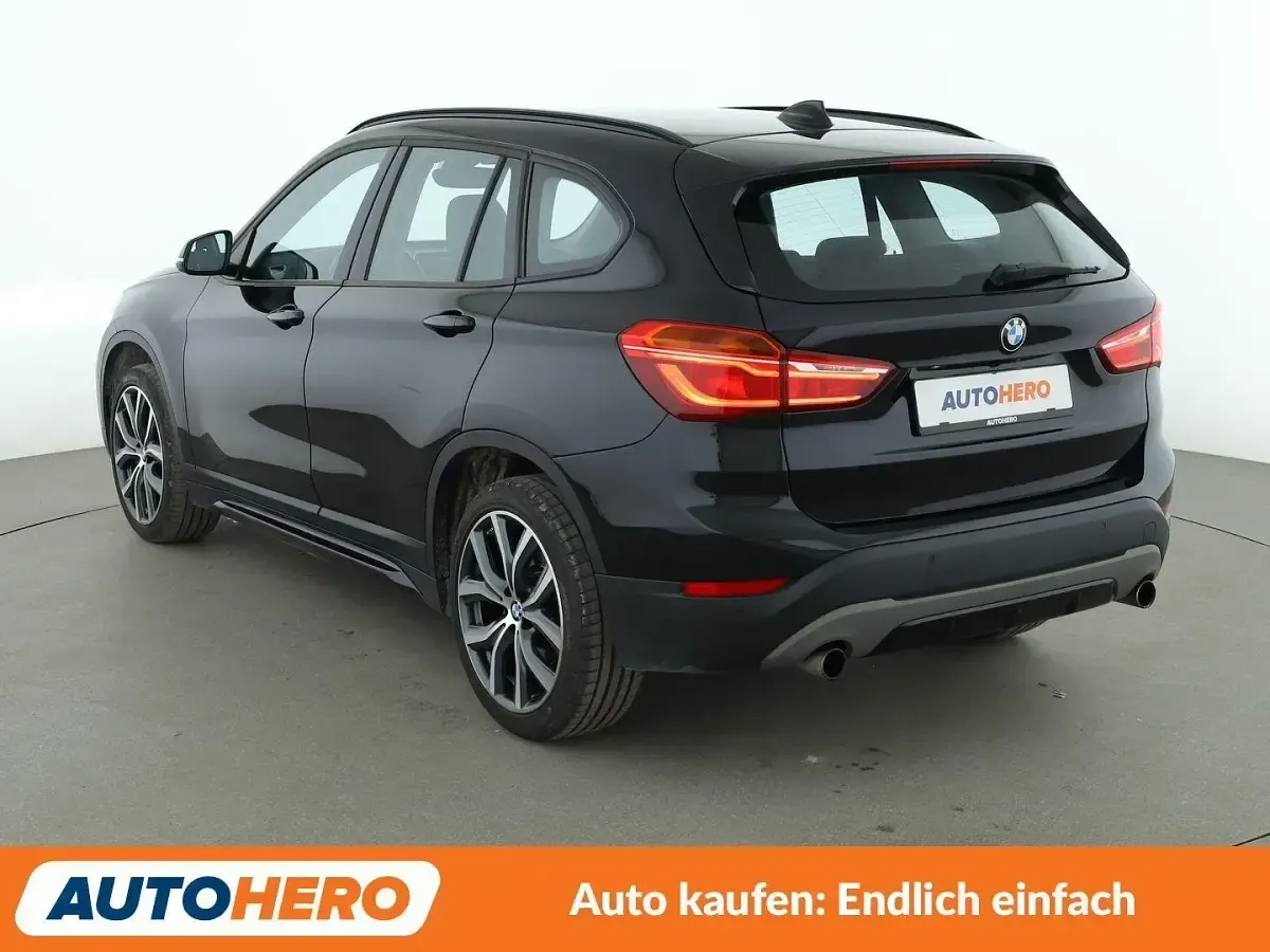 Gebraucht BMW X1 Sport Line 192 PS (141 kW) 2016 Saphirschwarz SUV