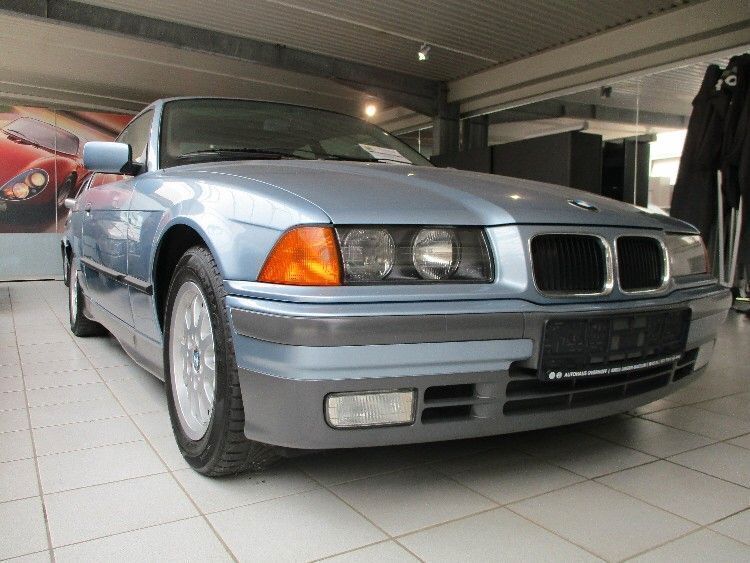 Gebraucht BMW 318 Performance 140 PS (102 kW) 1992 Blau metallic Coupé