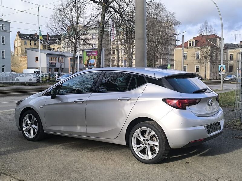Gebraucht Opel Astra Dynamic 110 PS (80 kW) 2016 Silber Limousine