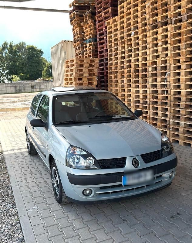 Silber Gebraucht 2003 Renault Clio II Kleinwagen | 2.700 € - Bild 1/4