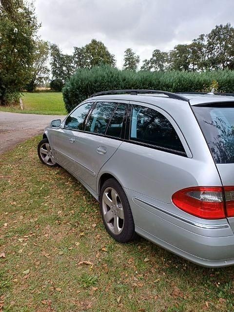Gebraucht Mercedes E200 Avantgarde 184 PS (135 kW) 2007 Silber Kombi