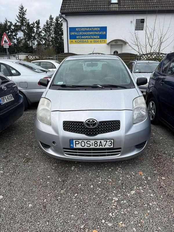 Silber Gebraucht 2008 Toyota Yaris Limousine | 1.900 € (Fairer Preis) - Bild 1/4
