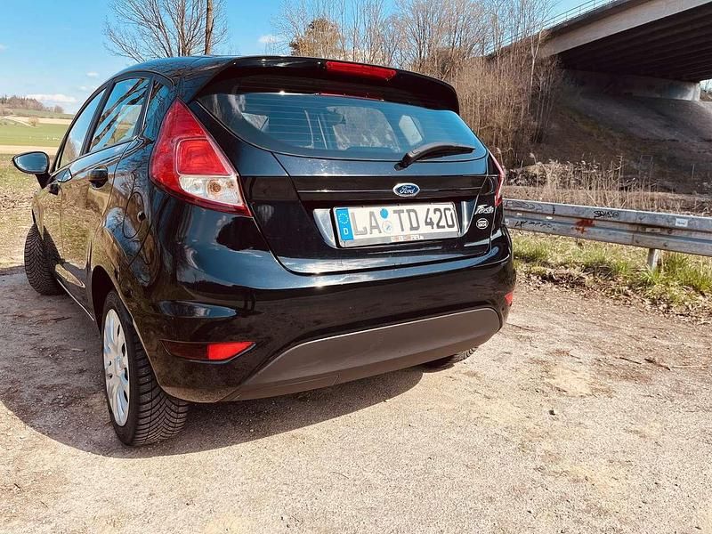 Gebraucht Ford Fiesta Trend 82 PS (60 kW) 2016 Limousine