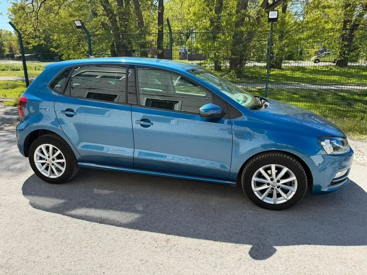 Gebraucht VW Polo LOUNGE 90 PS (66 kW) 2015 Blau Kleinwagen