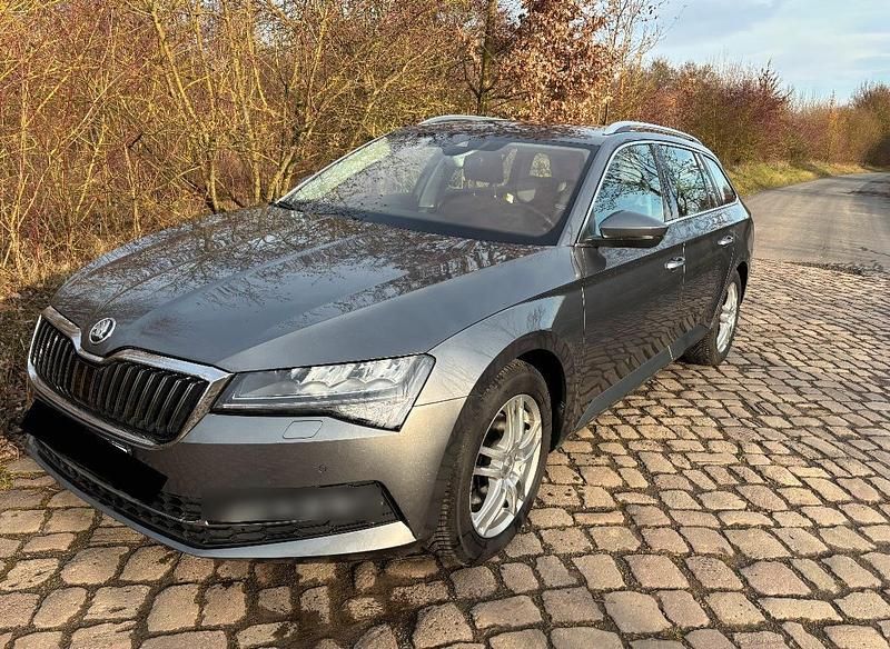 Grau Gebraucht 2022 Skoda Superb Style Kombi | 21.500 € (Guter Preis) - Bild 1/4