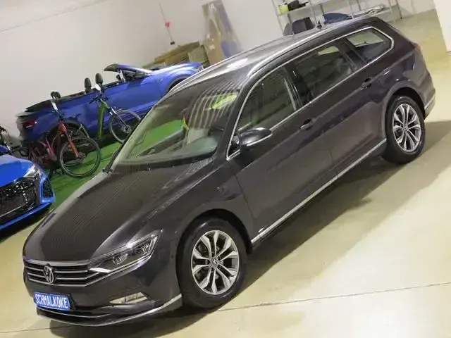 Gebraucht VW Passat Elegance 200 PS (147 kW) 2021 Manganese gray (metallic) Kombi