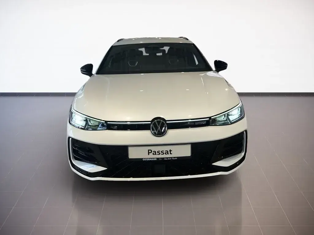 Ny VW Passat R-line 150 HK (110 kW) 2025 Hvid Stationcar