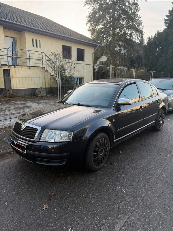 Schwarz Gebraucht 2004 Skoda Superb Limousine | 1.000 € (Superpreis) - Bild 1/4