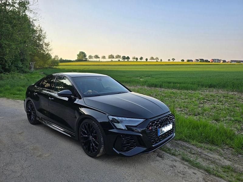 Schwarz Gebraucht 2023 Audi RS3 Ambiente Limousine | 59.400 € (Fairer Preis) - Bild 1/4