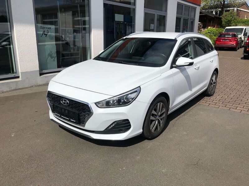 Weiß Gebraucht 2019 Hyundai i30 Kombi | 15.950 € (Fairer Preis) - Bild 1/4