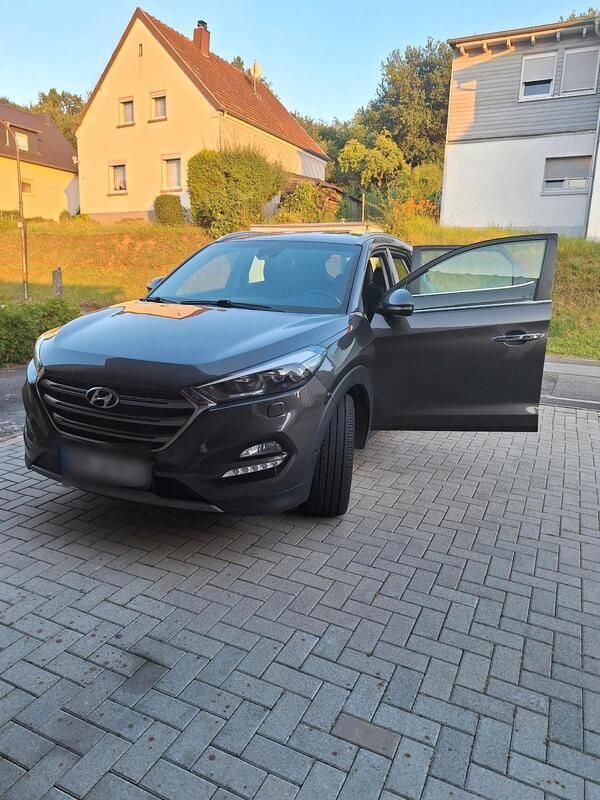 Braun Gebraucht 2016 Hyundai Tucson SUV | 11.000 € (Guter Preis) - Bild 1/4