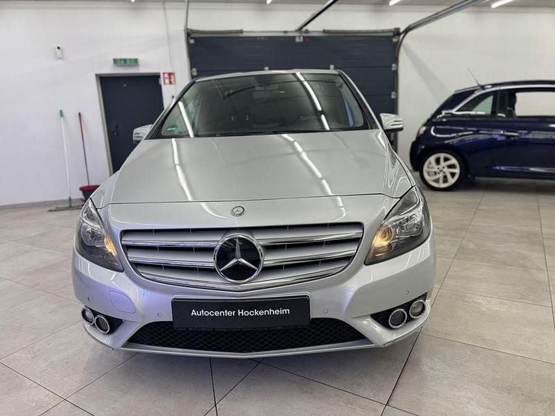 Gebraucht Mercedes B180 109 PS (80 kW) 2012 Hellelfenbein Van / Kleinbus